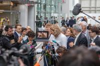 Saúl Luciano Lliuya gibt ein Statement nach der Verkündung