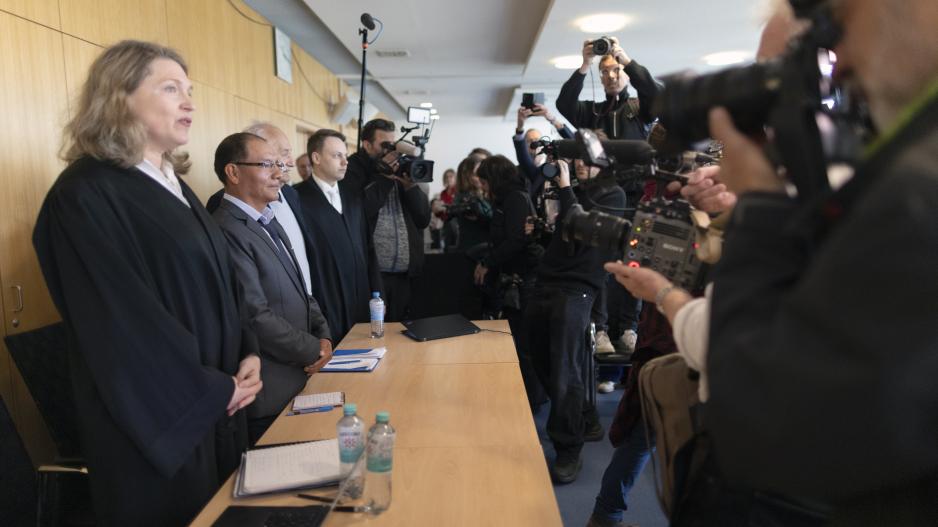 Lawyer Roda Verheyen and plaintiff Saúl Luciano Lliuya at the Higher Regional Court of Hamm, 17.03.2025.jpg