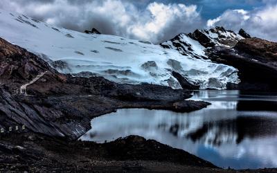 Schmelzender Gletscher in den peruanischen Anden